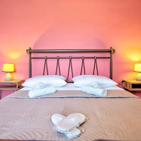 Maielia Acharavi Appartement